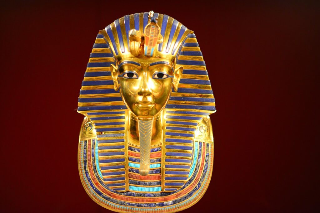 Máscara mortuária de Tutancâmon, o Faraó-menino.